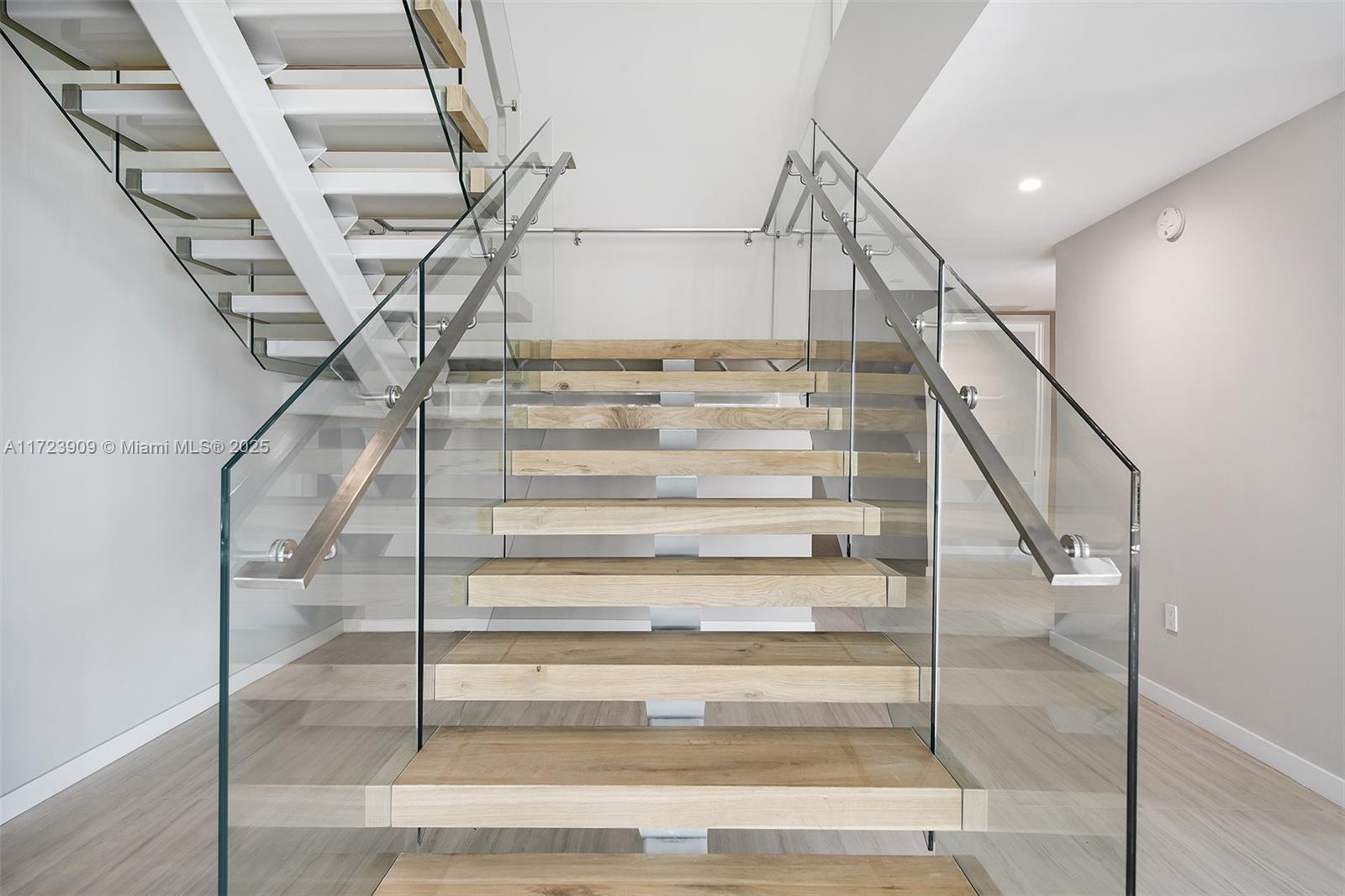 851 Northeast 1st Avenue, Unit PH5411 Miami, FL 33132 - Photo 10 of 40 a view of entryway