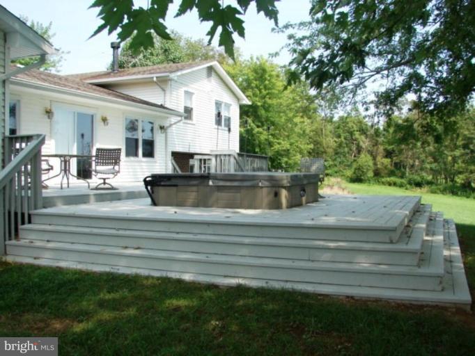 13565 Hume Road Hume, VA 22639 - Photo 2 of 8 Deck