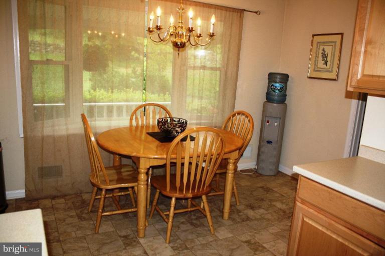 13565 Hume Road Hume, VA 22639 - Photo 5 of 8 Breakfast Area