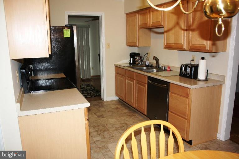 13565 Hume Road Hume, VA 22639 - Photo 6 of 8 Kitchen