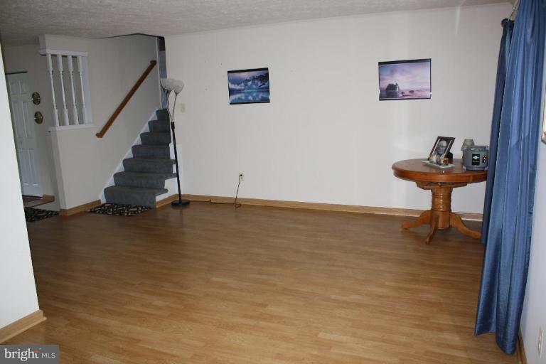 13565 Hume Road Hume, VA 22639 - Photo 8 of 8 Living Room