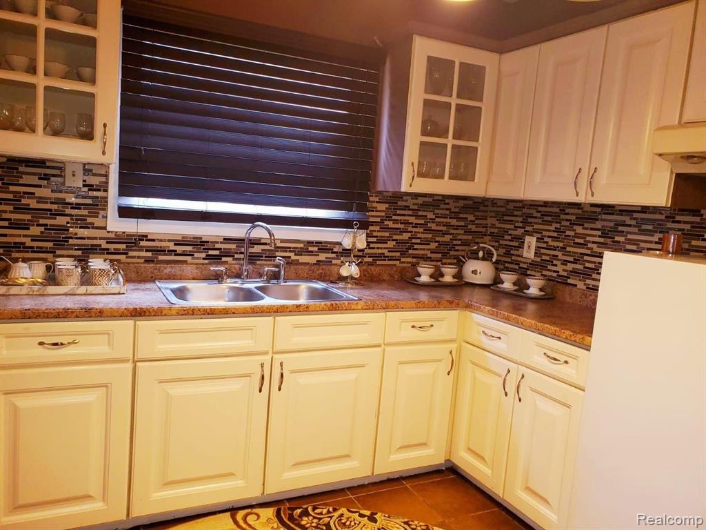 7420 Miller Road Dearborn, MI 48126 - Photo 27 of 49