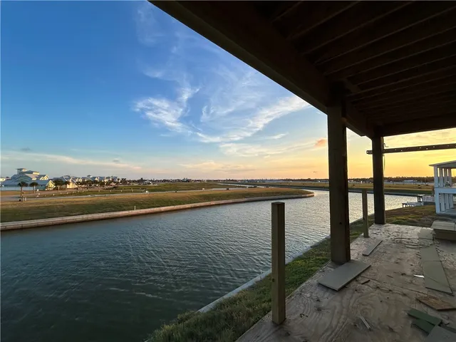 $2,300,000 | 1053 North Isle Drive, Rockport, TX 78382