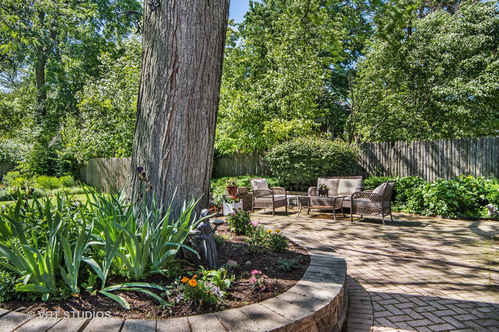 340 Ridge Avenue Winnetka, IL 60093 - Photo 20 of 29 a view of a backyard with sitting area