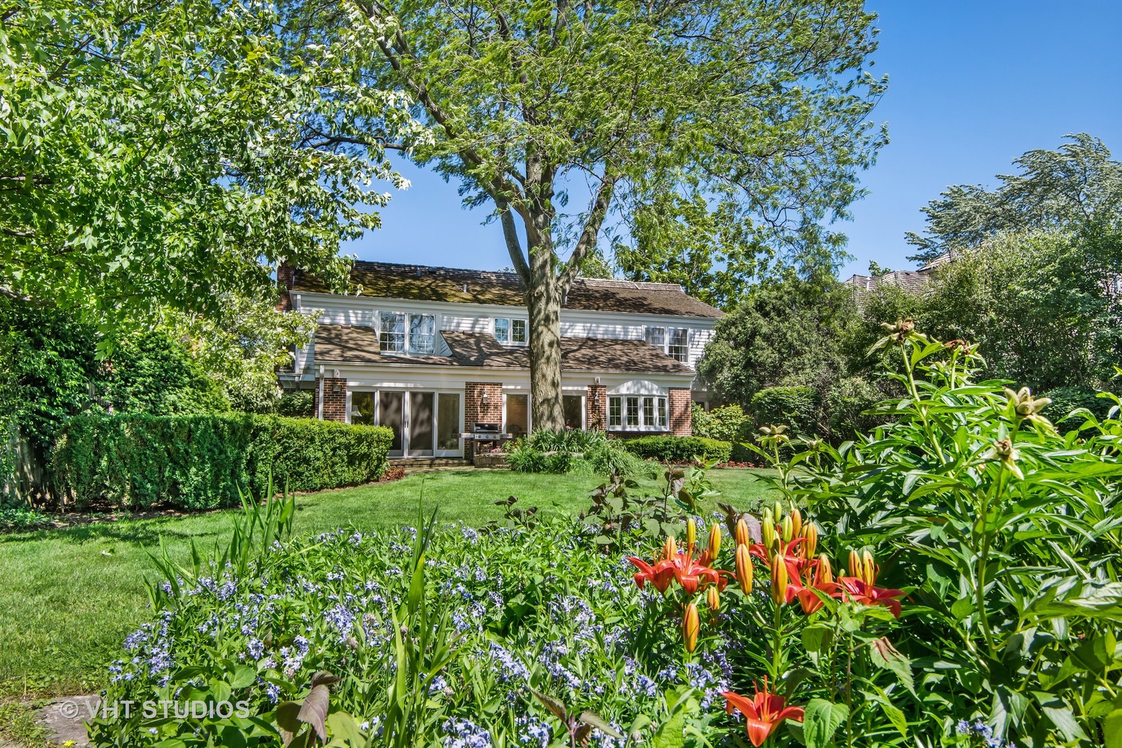 340 Ridge Avenue Winnetka, IL 60093 - Photo 24 of 29 a view of a house with a yard and garden