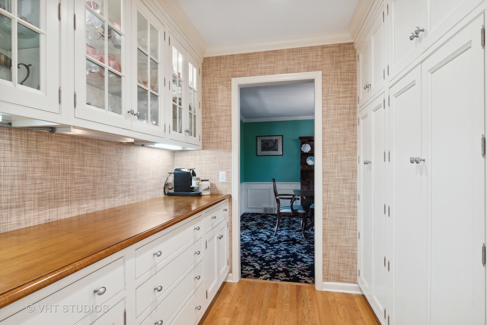 340 Ridge Avenue Winnetka, IL 60093 - Photo 6 of 29 a kitchen with granite countertop a sink and cabinets