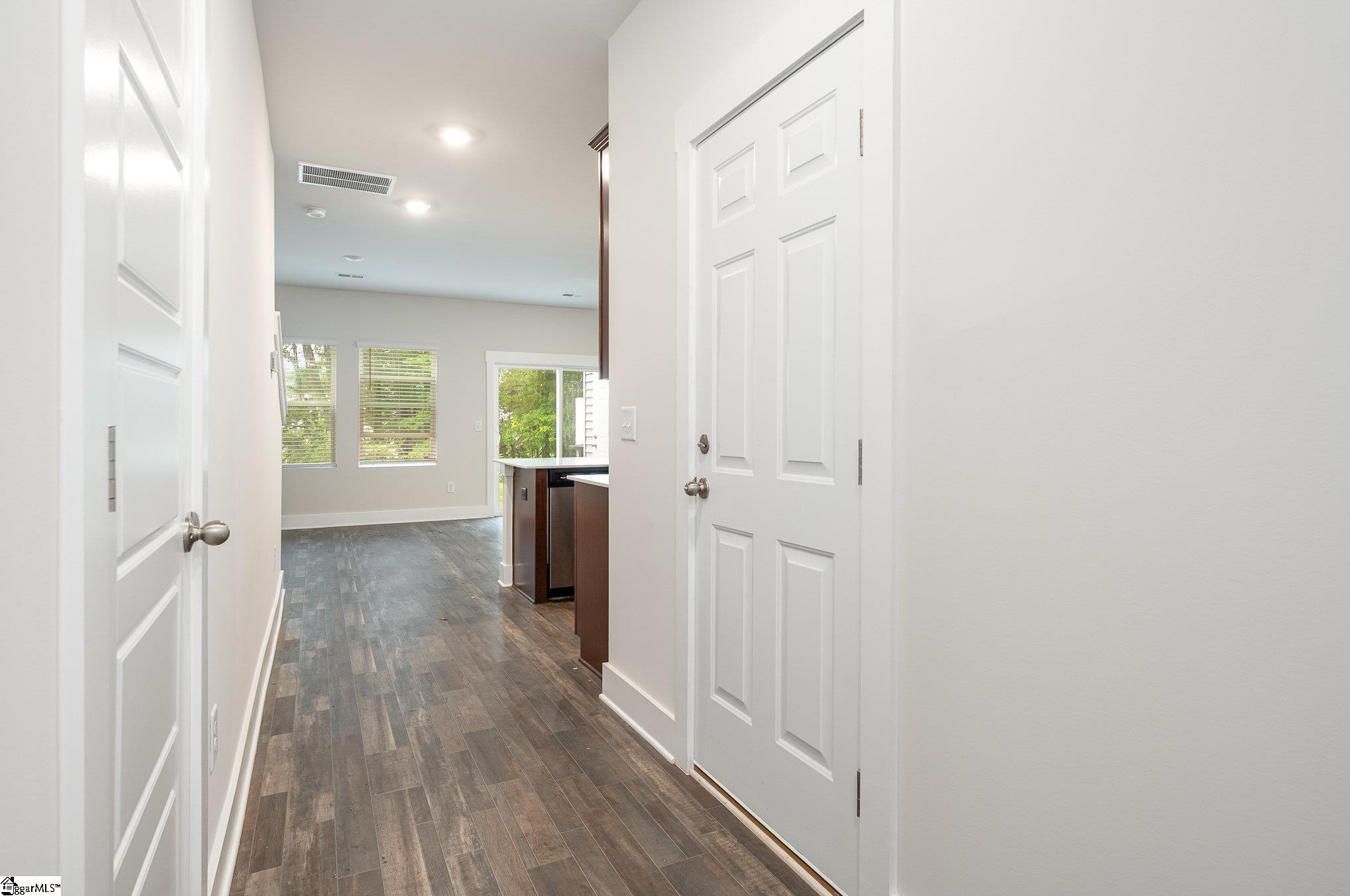 417 Windsinger Lane Greer, SC 29650 - Photo 4 of 25 Gallery Image 4