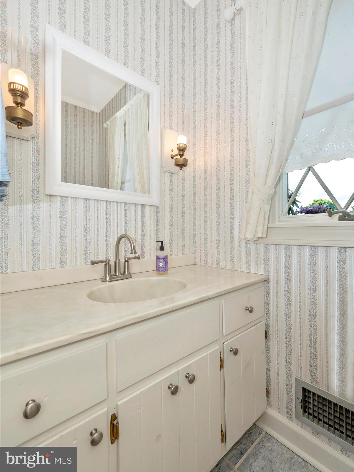8116 Clearfield Road Frederick, MD 21702 - Photo 23 of 51 Powder Room