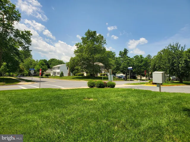 $2,850 | 2 Chantilly Court, Rockville, MD 20850