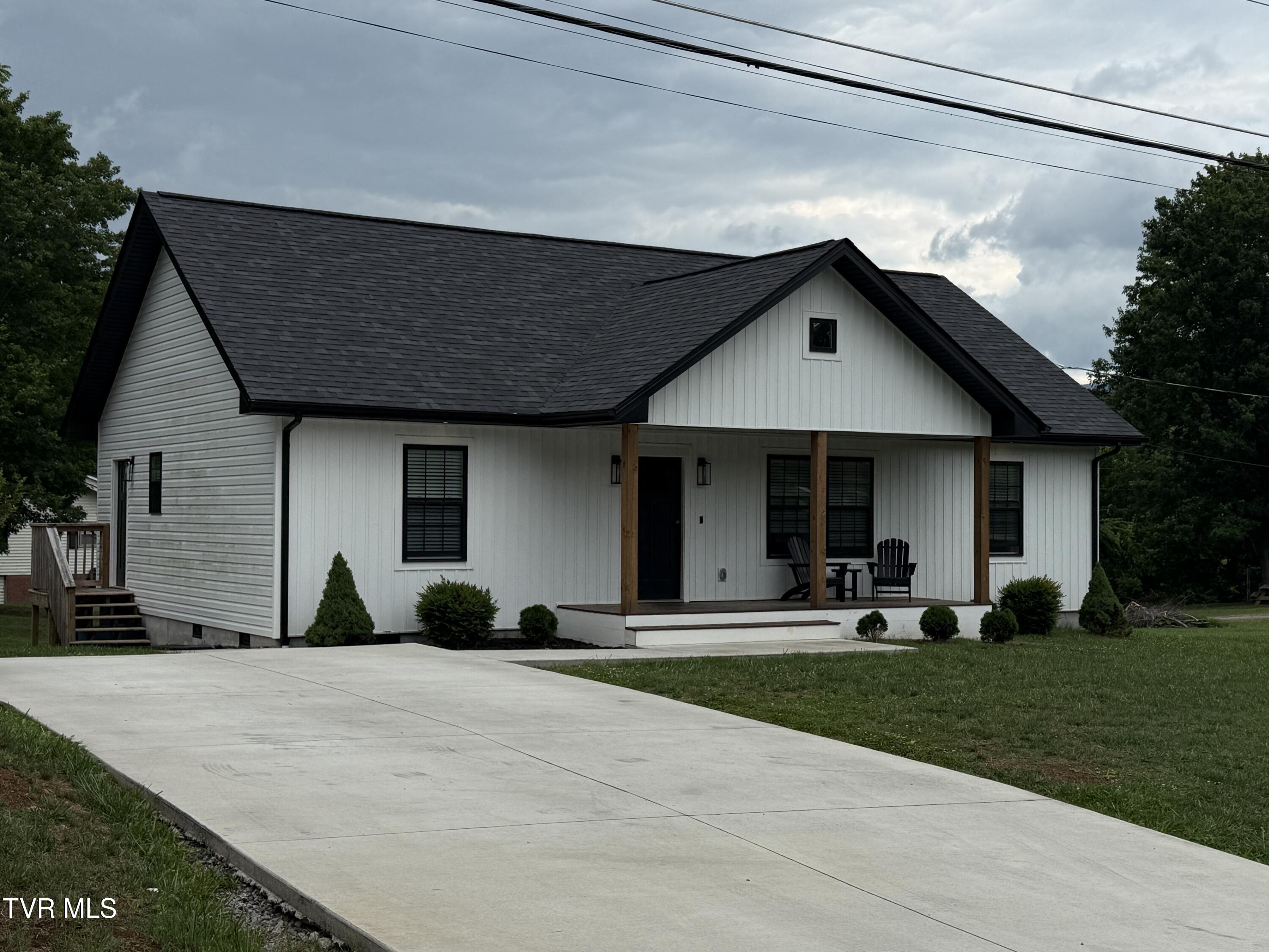 118 Ranger Drive Elizabethton, TN 37643 - Photo 4 of 34 IMG_5760