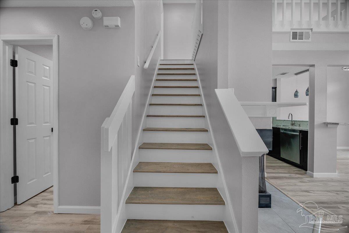 601 East Burgess Road, Unit J2 Pensacola, FL 32504 - Photo 18 of 38 a view of entryway and hall