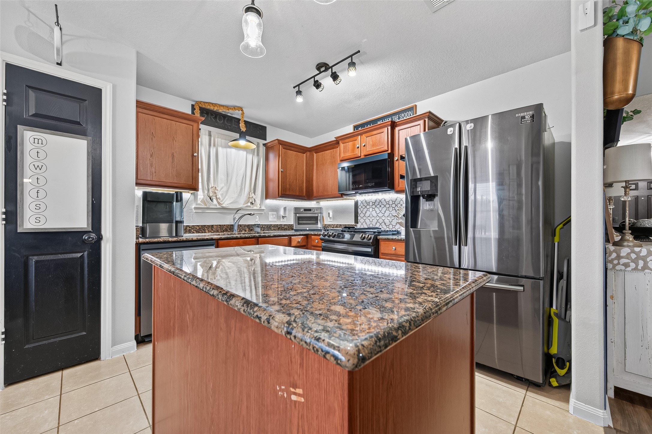 902 Marigold Road Baytown, TX 77521 - Photo 16 of 43