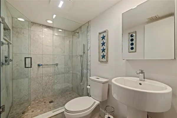 $6,000 | 7650 Bayshore Drive, Unit 1005, Treasure Island, FL 33706