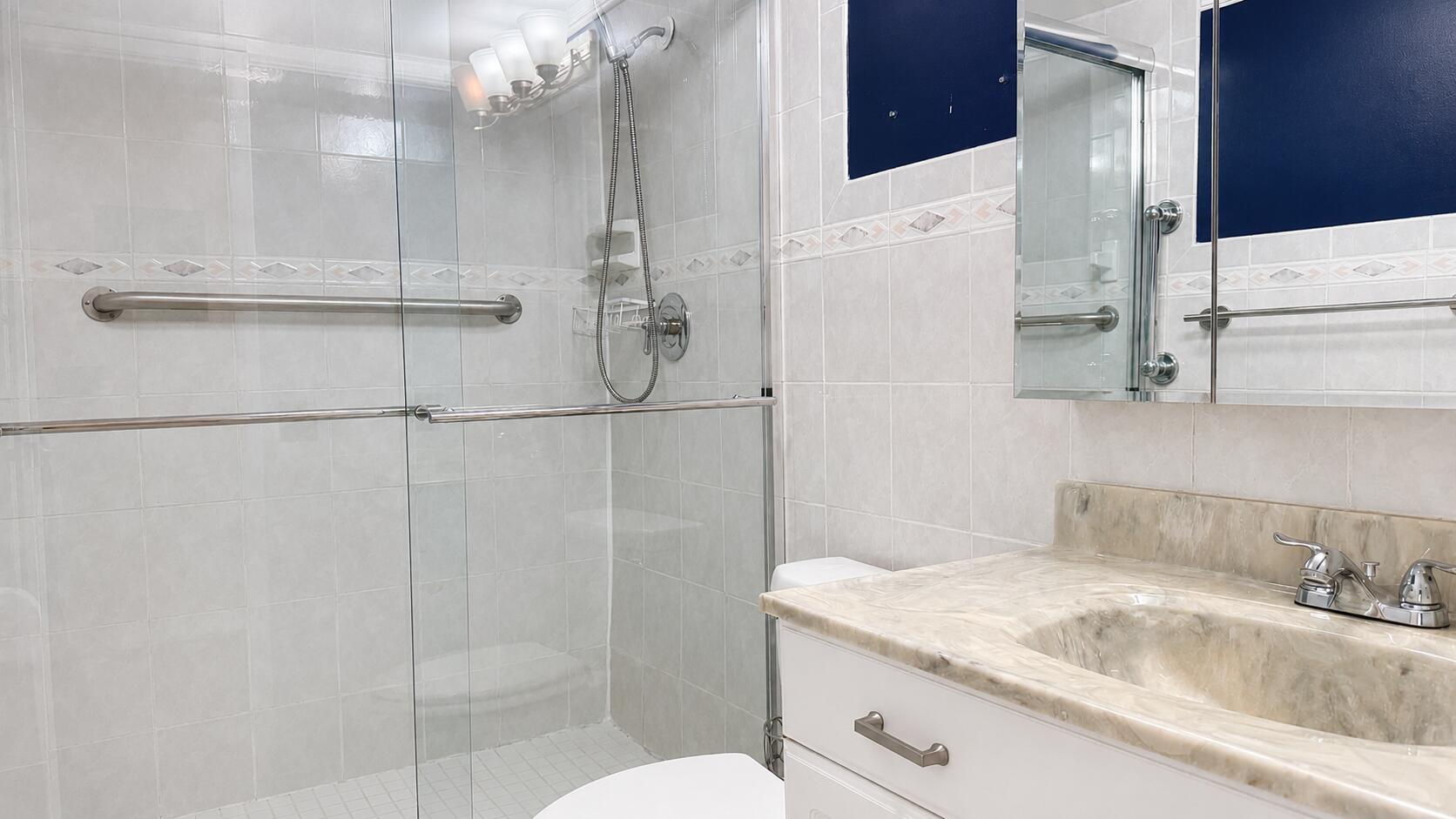 3000 South Ocean Boulevard, Unit 1404 Boca Raton, FL 33432 - Photo 14 of 45 Guest Bath