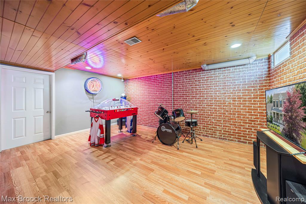 9863 Marshall Road South Lyon, MI 48178 - Photo 29 of 60 Gallery Image 29