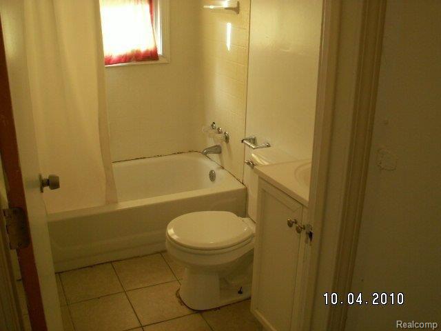 14506 Toepfer Road Warren, MI 48089 - Photo 7 of 8 BATHROOM
