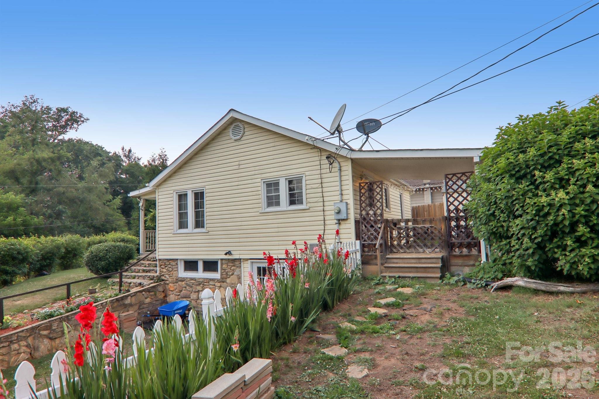 120 Caring Pl Loop Clyde, NC 28721 - Photo 5 of 44