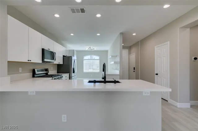 $3,750 | 10914 Moonbeam Glow Lane, Las Vegas, NV 89135