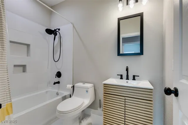 $3,750 | 10914 Moonbeam Glow Lane, Las Vegas, NV 89135