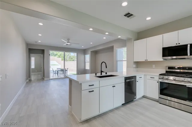 $3,750 | 10914 Moonbeam Glow Lane, Las Vegas, NV 89135