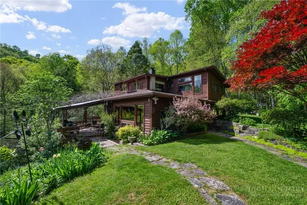 $750,000 | 194 Shulls Hollar, Sugar Grove, NC 28679