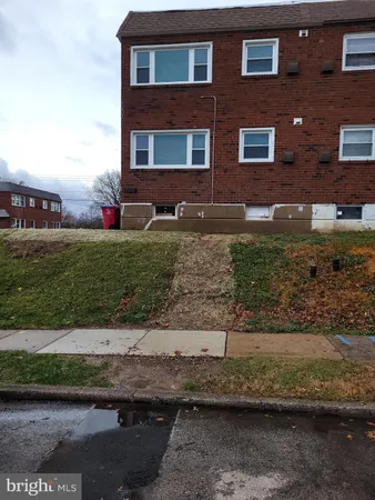 $1,975 | 1331 Astor Street, Unit 2, Norristown, PA 19401