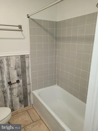 $1,975 | 1331 Astor Street, Unit 2, Norristown, PA 19401