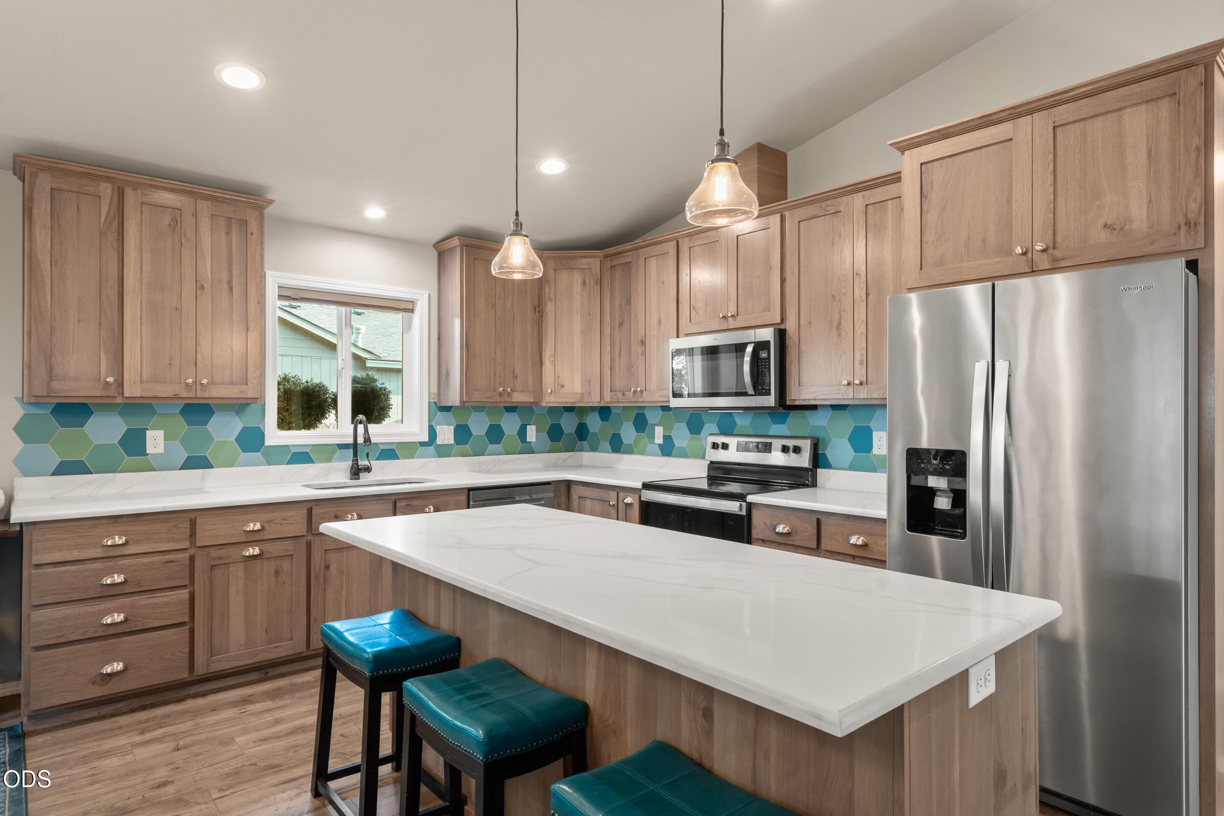 2186 Lower River Road Grants Pass, OR 97526 - Photo 4 of 27 Gallery Image 4