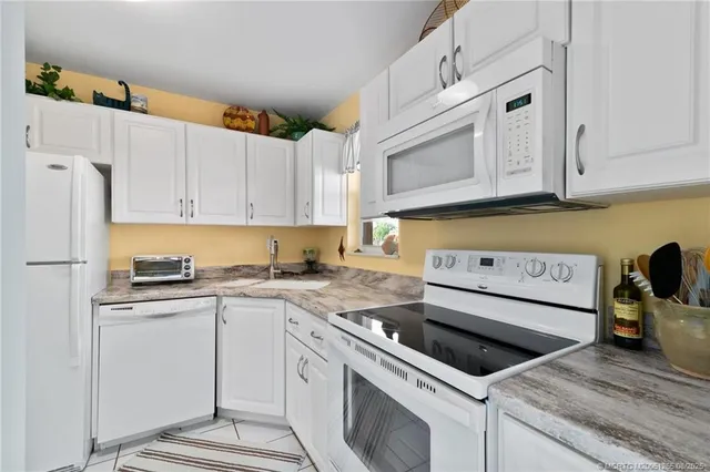 $84,900 | 1953 Southwest Palm City Road, Unit 27G, Stuart, FL 34994