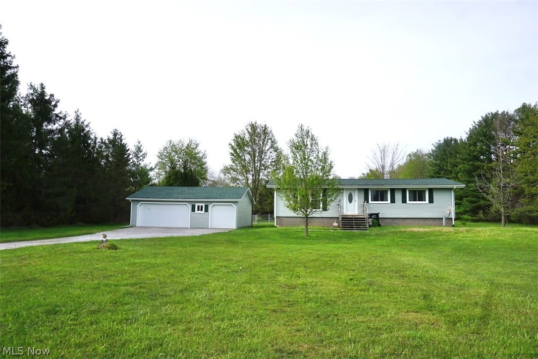 5875 Trumbull Road Geneva, OH 44041 - Photo 30 of 33 Front yard & garage.