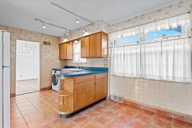 $465,000 | 3404 Crain Street, Skokie, IL 60076