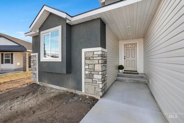 $373,900 | 2056 Lowline Avenue, Twin Falls, ID 83301