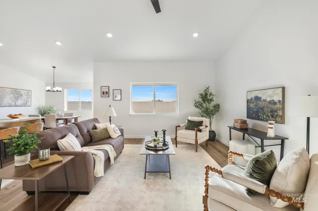 $373,900 | 2056 Lowline Avenue, Twin Falls, ID 83301