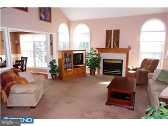 228 Windsor Road Robbinsville, NJ 08691 - Photo 3 of 12 Living Room