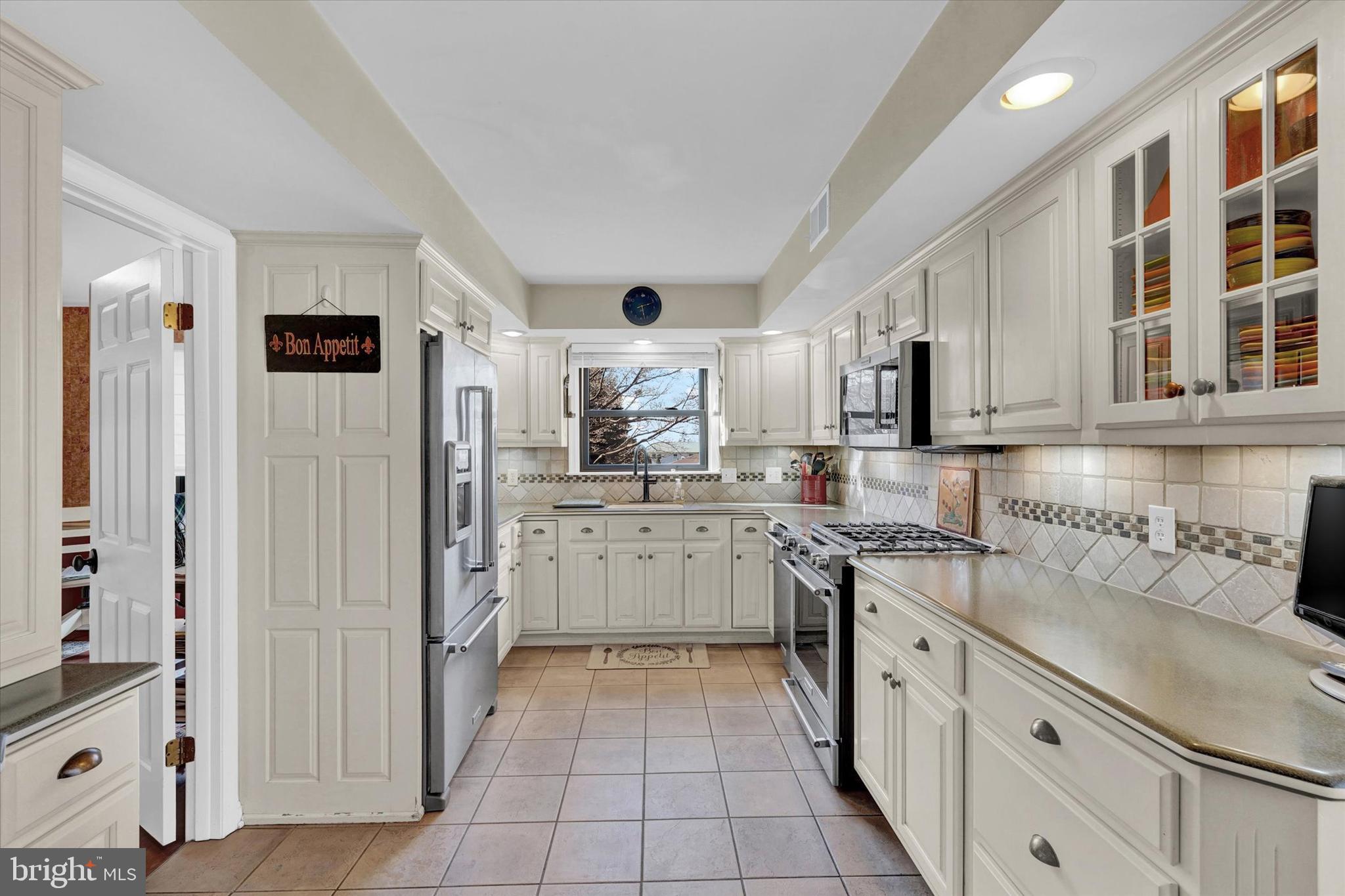 3100 Round Hill Road York, PA 17402 - Photo 14 of 36 Gallery Image 14