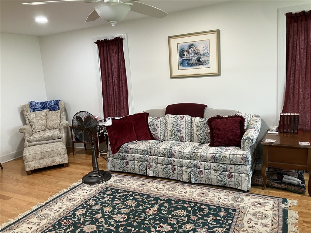 817 Whittier Road Ogden, NY 14559 - Photo 16 of 48 Living Room