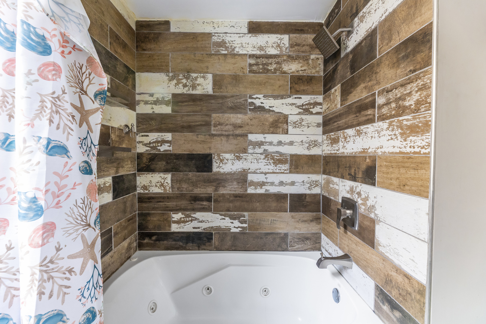 7759 South Constance Avenue Chicago, IL 60649 - Photo 21 of 26 a bathroom with a bathtub and shower