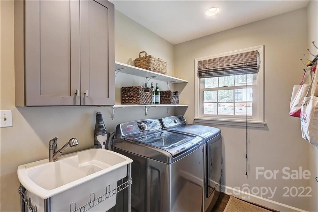 4023 Columbine Circle Charlotte, NC 28211 - Photo 24 of 35 a kitchen with stainless steel appliances granite countertop a sink stove and cabinets