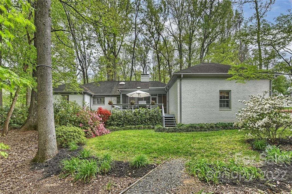 4023 Columbine Circle Charlotte, NC 28211 - Photo 29 of 35 a view of a back yard