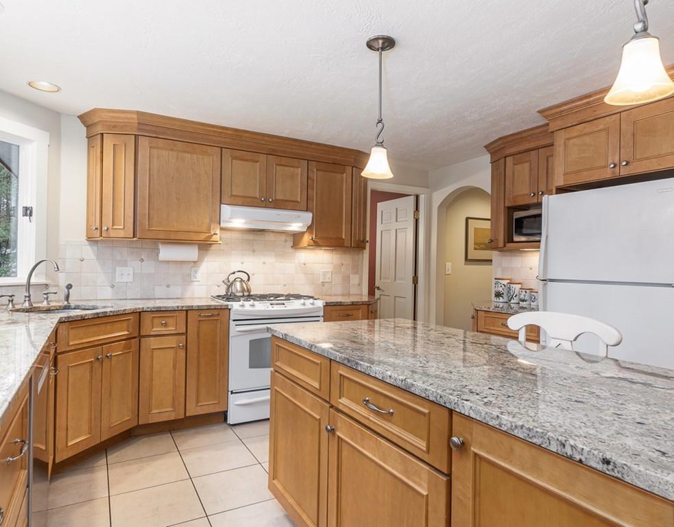 122 Newtown Road Acton, MA 01720 - Photo 10 of 41 Gallery Image 10
