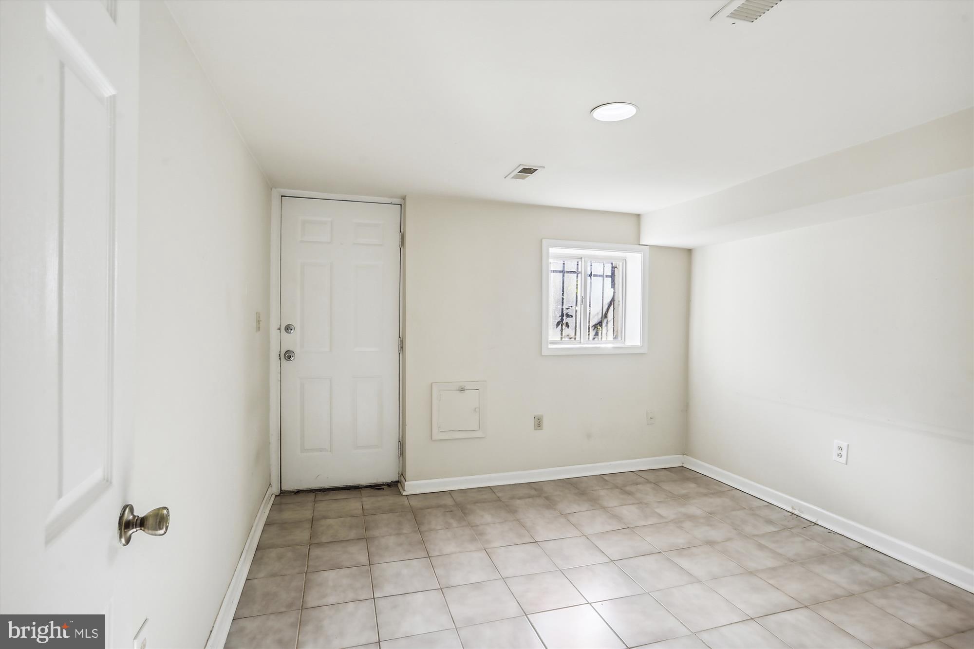 1018 Independence Avenue Southeast Washington, DC 20003 - Photo 21 of 28 UNIT 1 (BASEMENT) Living Room