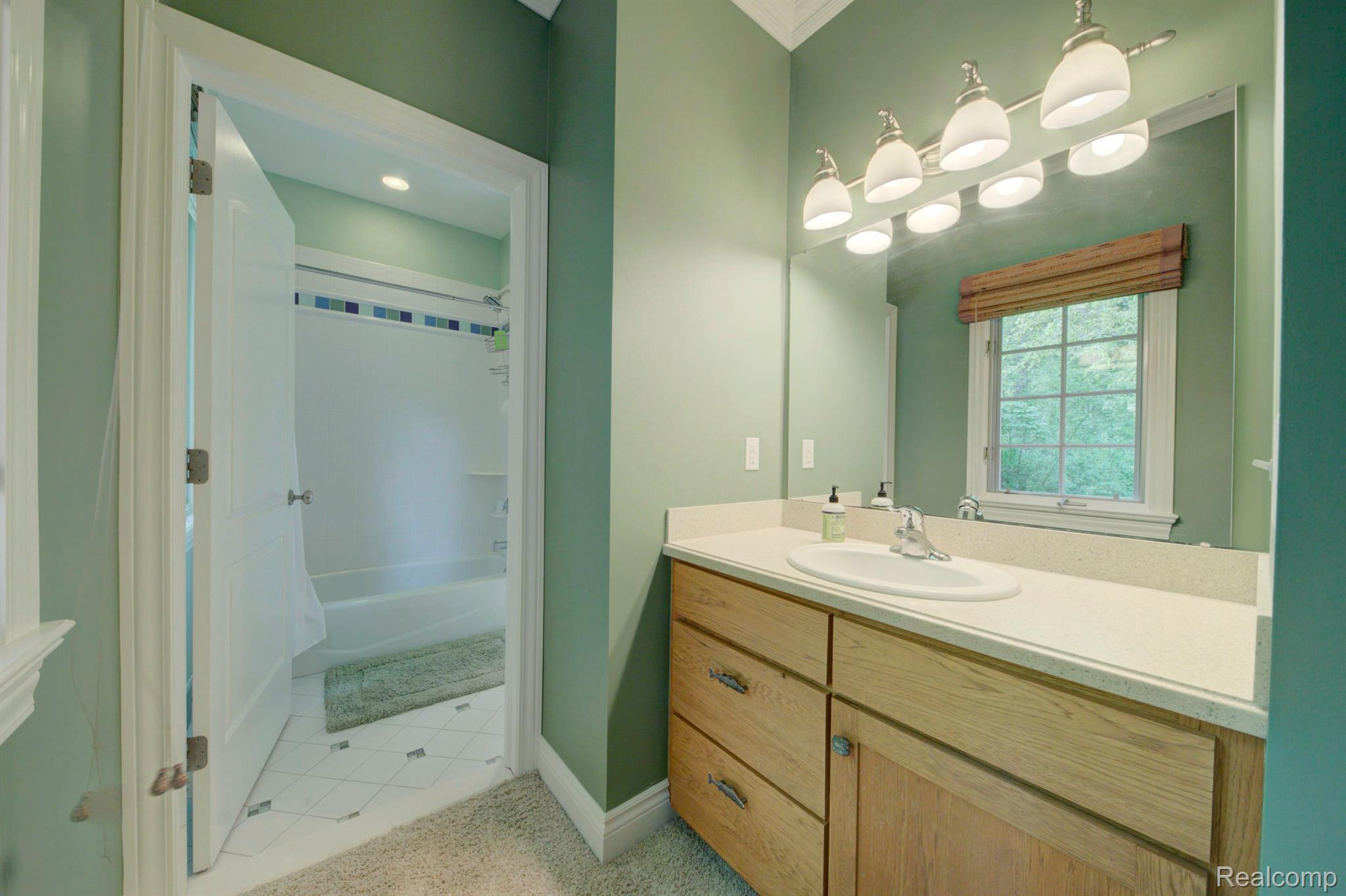 5718 Evergreen Howell, MI 48855 - Photo 28 of 39 Gallery Image 28
