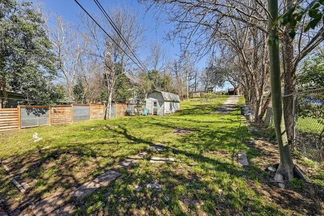 a view of a yard with a tree