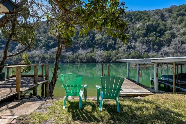 a view of a chair and fire pit in the backyard