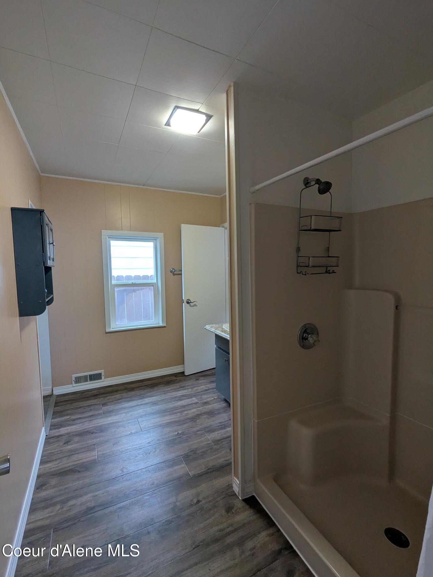 402 Main Street Wardner, ID 83837 - Photo 18 of 32 2nd Bath Pic 1