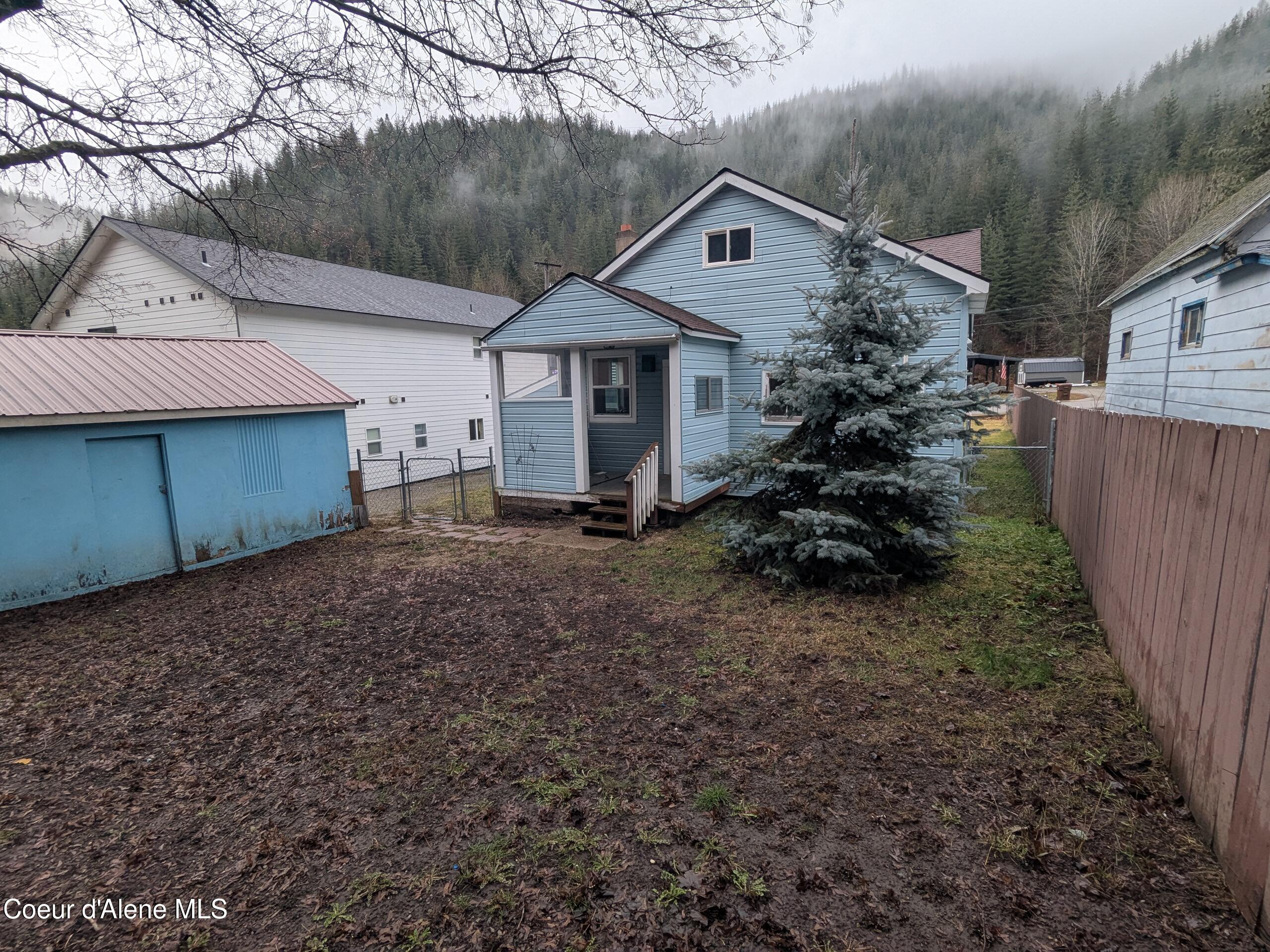 402 Main Street Wardner, ID 83837 - Photo 32 of 32 Large Fenced Back Yard