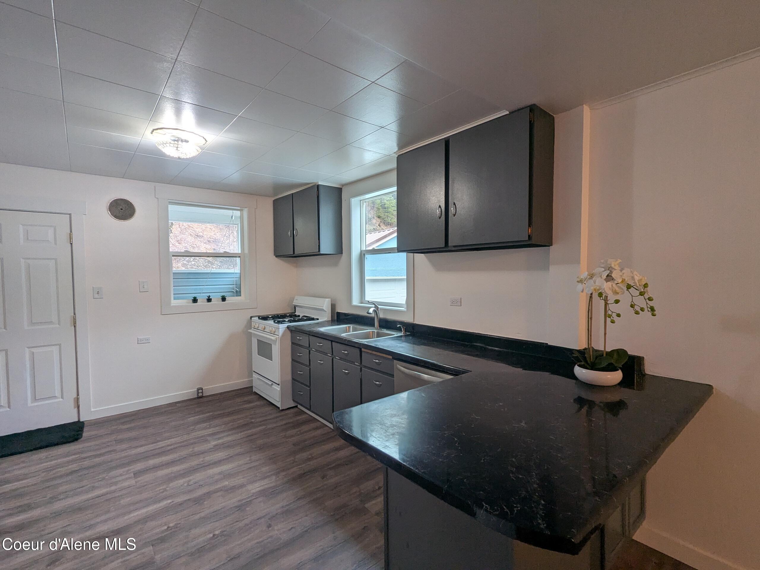 402 Main Street Wardner, ID 83837 - Photo 8 of 32 Kitchen Pic 1