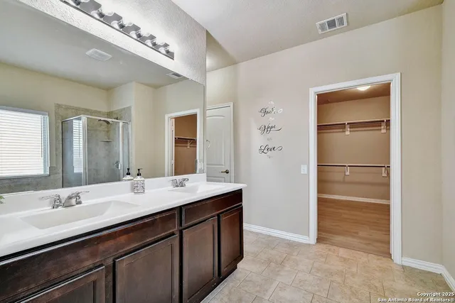 $2,225 | 7102 Magnolia Bluff, San Antonio, TX 78218