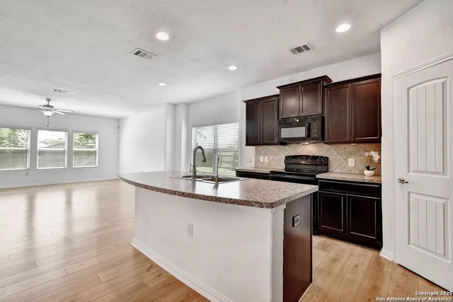 $2,225 | 7102 Magnolia Bluff, San Antonio, TX 78218