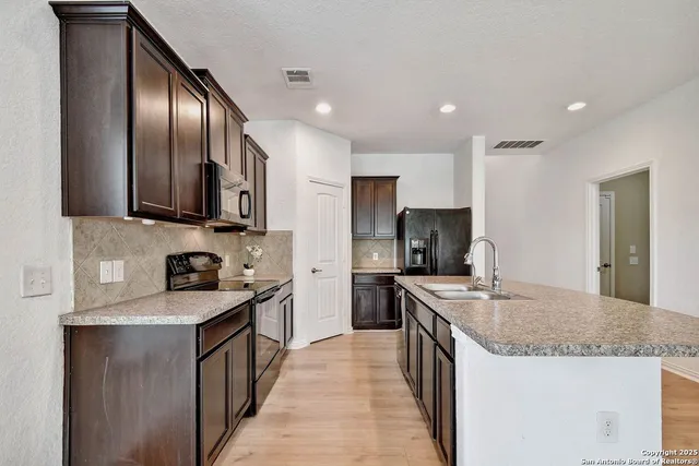 $2,225 | 7102 Magnolia Bluff, San Antonio, TX 78218